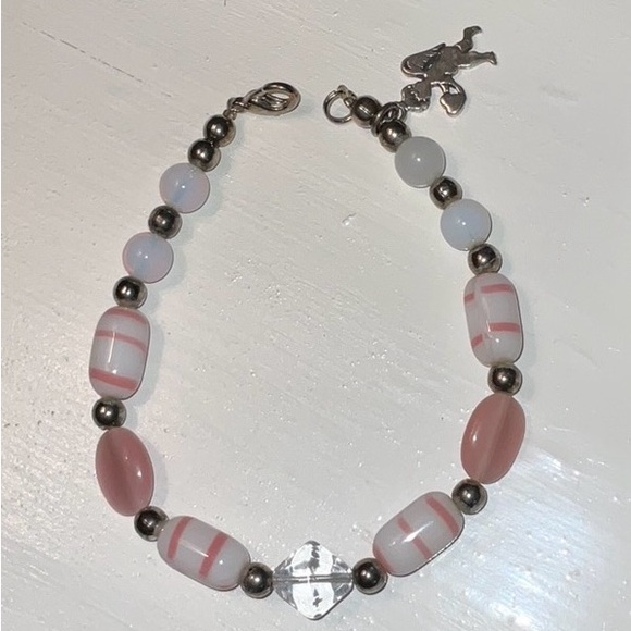 Unmarked Cupid Charm Pink Clear & White Beads With Silver-Tone Findings Bracelet - Picture 8 of 9
